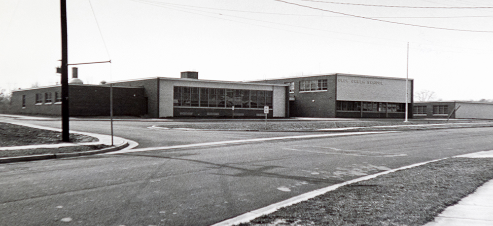 Black and white photograph of Olde Creek Elementary School.