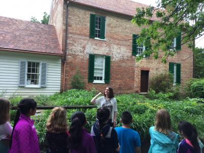 Photo of students visiting Colvin Run Mill